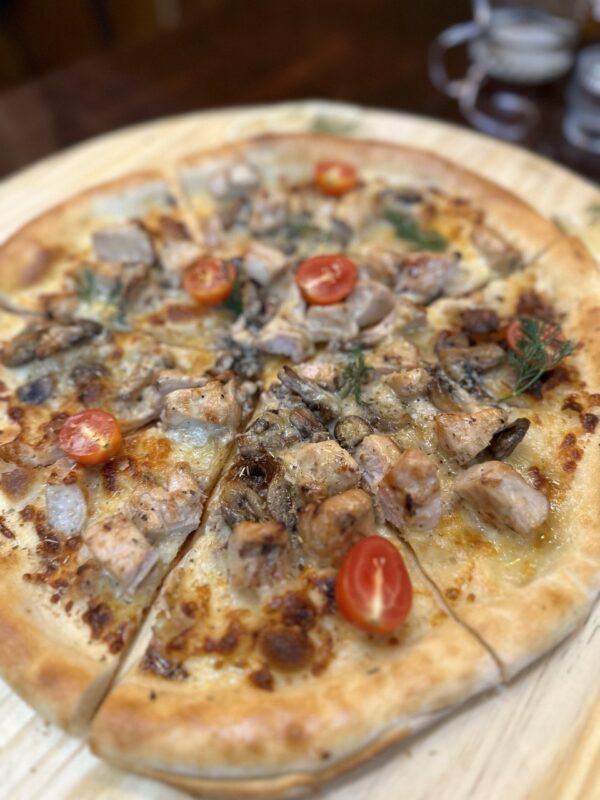 Pizza with chicken